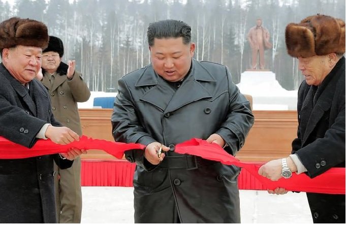 3-COREA_4.jpg - 97.37 kB