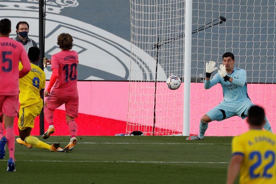 Anthony Lozano le anotó a Courtois, durante el cotejo entre Cadiz y Real Madrid.