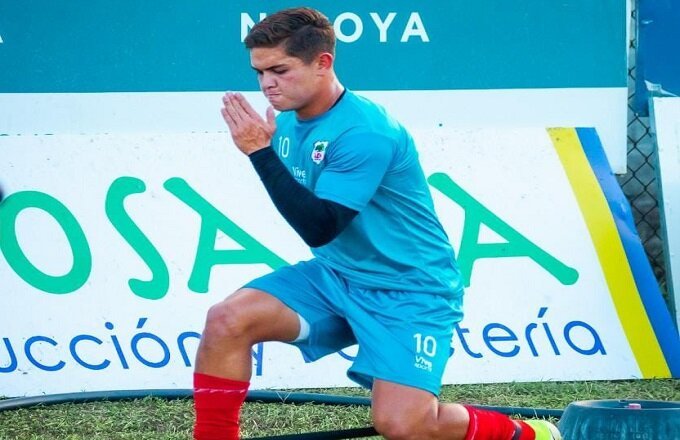 Brandon Aguilera entrenando con Guanacasteca. Foto tomada de las redes del jugador