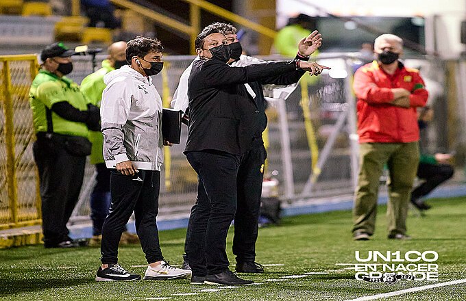 Jeaustin Campos, entrenador florense. Foto: Prensa CSH