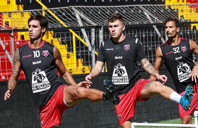 Bryan Ruíz, Fernán Faerron y Celso Borges entrenando. Foto: LDA