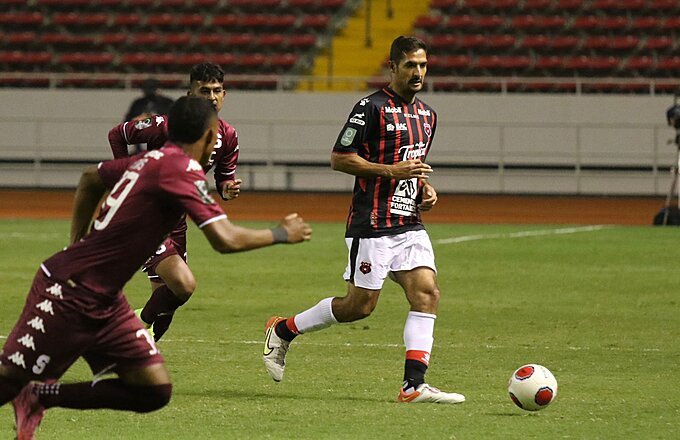 Celso Borges en el Clásico de los 90 Minutos Por la Vida. Foto: LDA