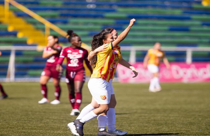 Herediano goleó a Saprissa en el arranque del Torneo de Copa. Foto: CSH FF