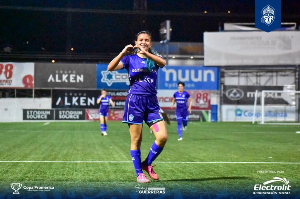 Laura Vargas celebrando su gol ante Suva Sports. Foto: Prensa PZ