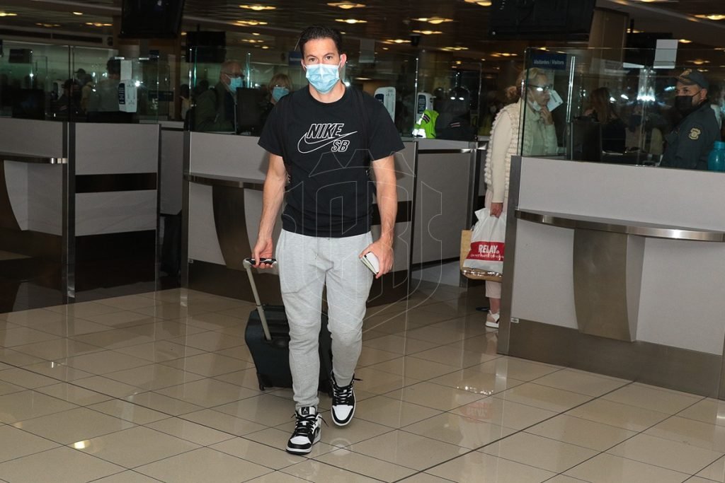 Bryan Oviedo en su llegada al país. Foto: Prensa FCRF