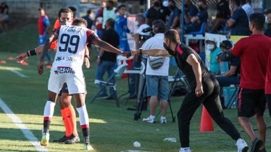 Rudé arribó a la península con la presión de dos reveses seguidos. Así celebró el segundo gol, obra de quien fue a festejarlo con él, el pananeño Freddy Góndola (Foto: Prensa/LDA).